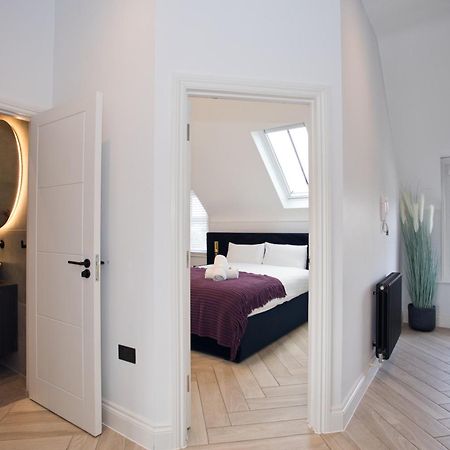Ultra Stylish Apt Set In An Affluent Location Poole Dış mekan fotoğraf