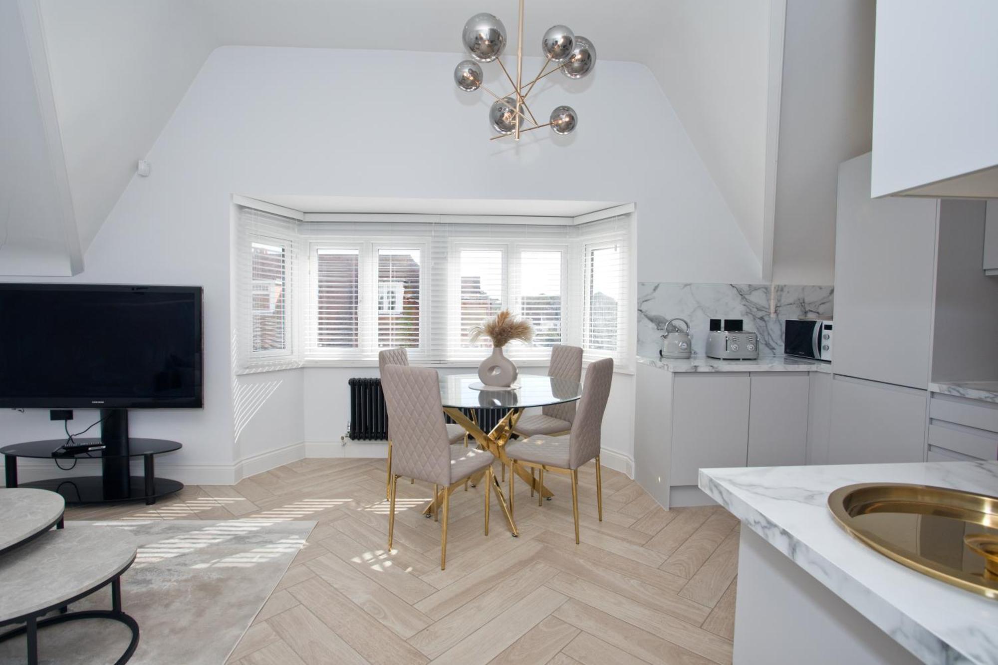 Ultra Stylish Apt Set In An Affluent Location Poole Dış mekan fotoğraf