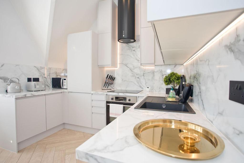 Ultra Stylish Apt Set In An Affluent Location Poole Dış mekan fotoğraf