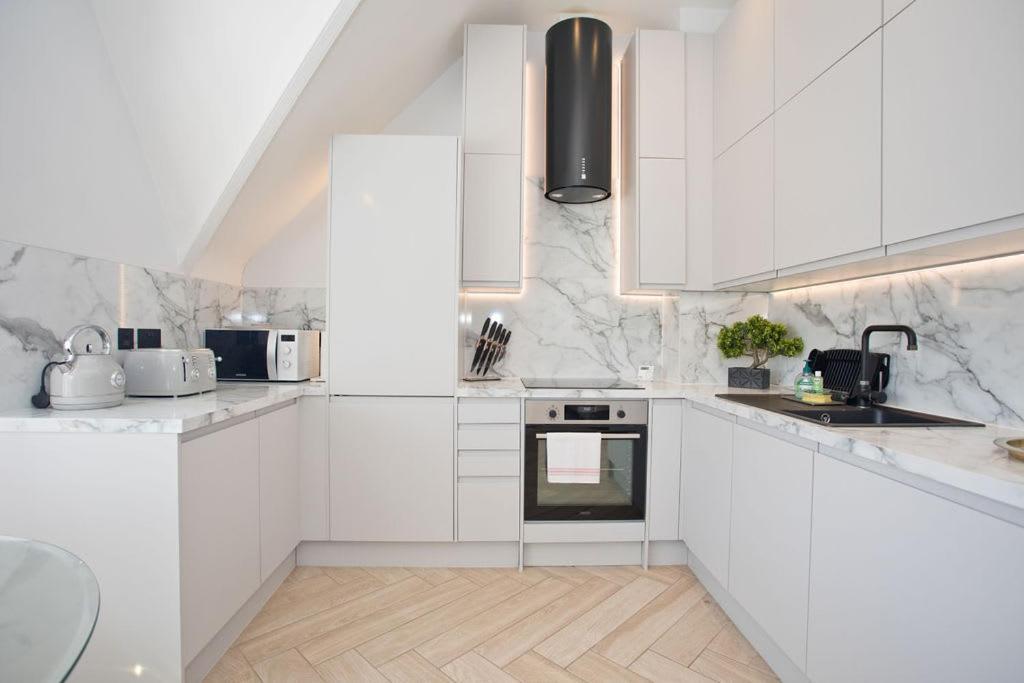 Ultra Stylish Apt Set In An Affluent Location Poole Dış mekan fotoğraf
