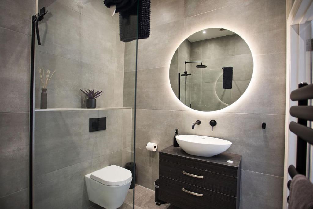 Ultra Stylish Apt Set In An Affluent Location Poole Dış mekan fotoğraf